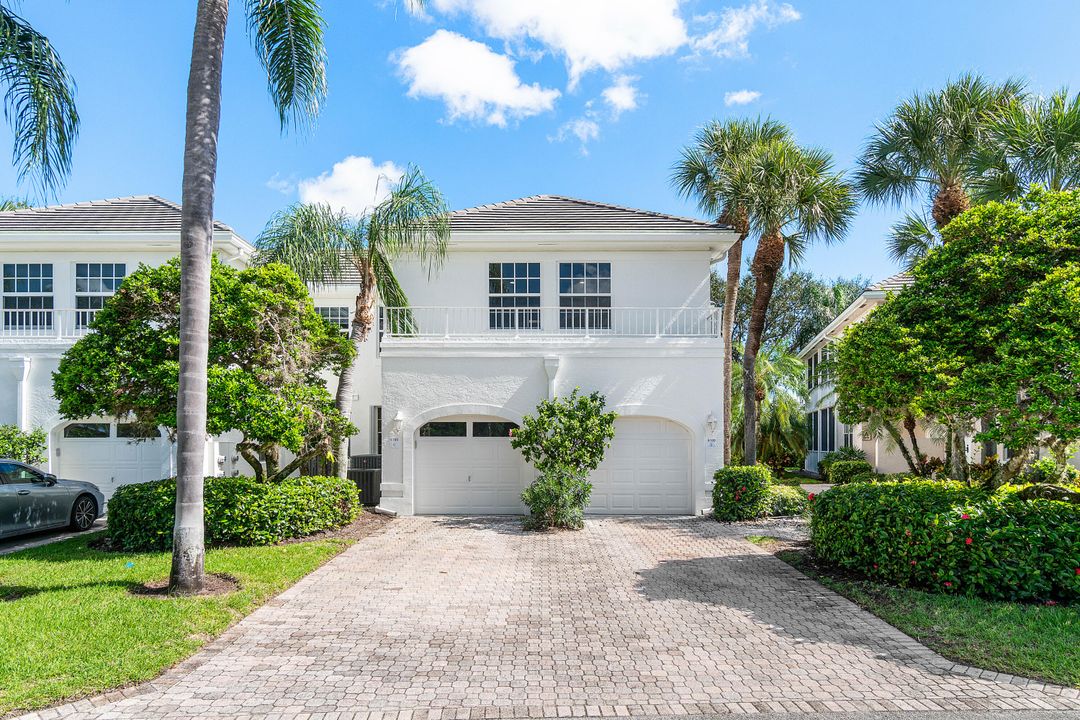 合同活跃: $899,000 (3 贝兹, 3 浴室, 2343 平方英尺)