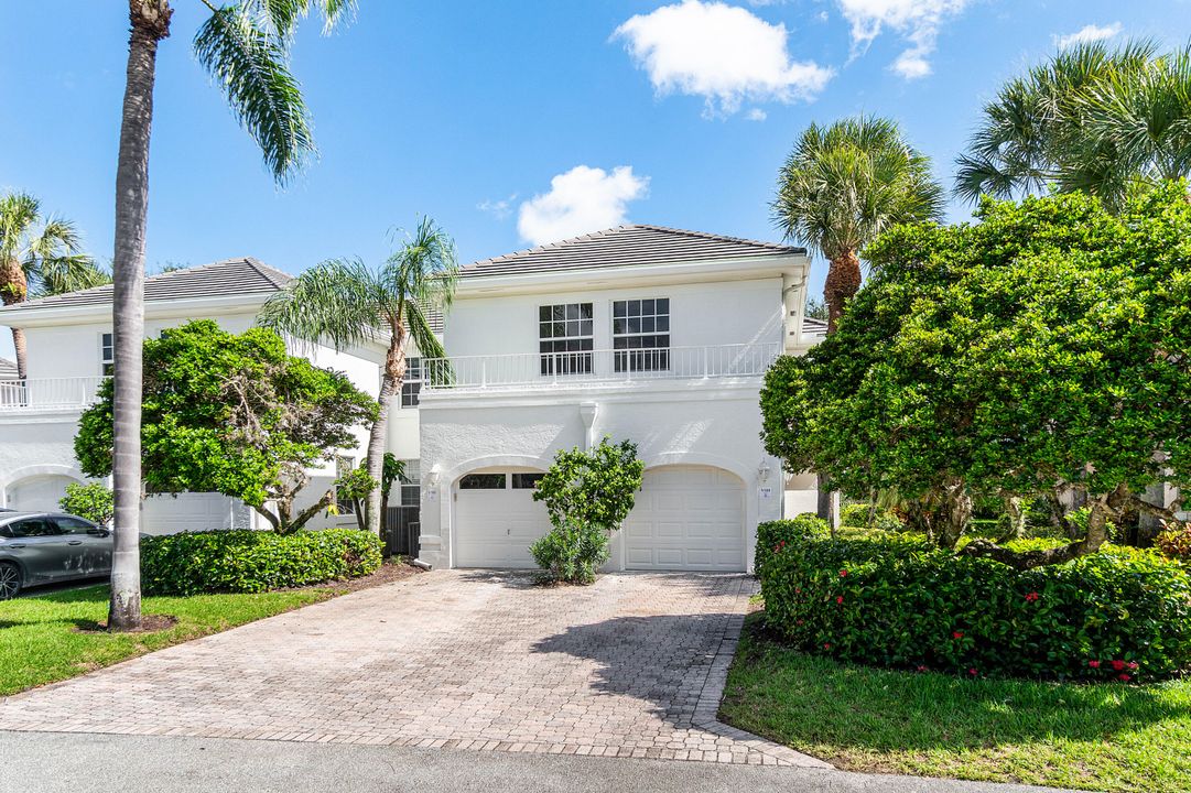 合同活跃: $899,000 (3 贝兹, 3 浴室, 2343 平方英尺)