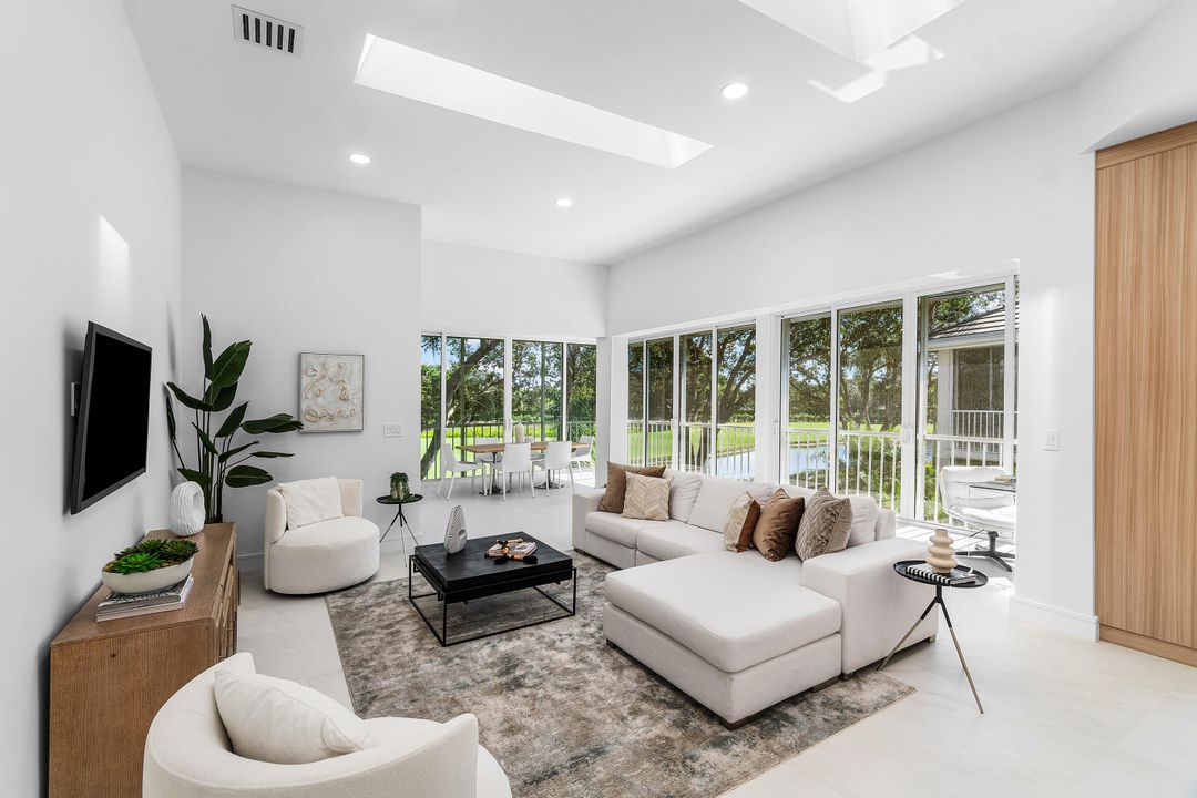 合同活跃: $899,000 (3 贝兹, 3 浴室, 2343 平方英尺)