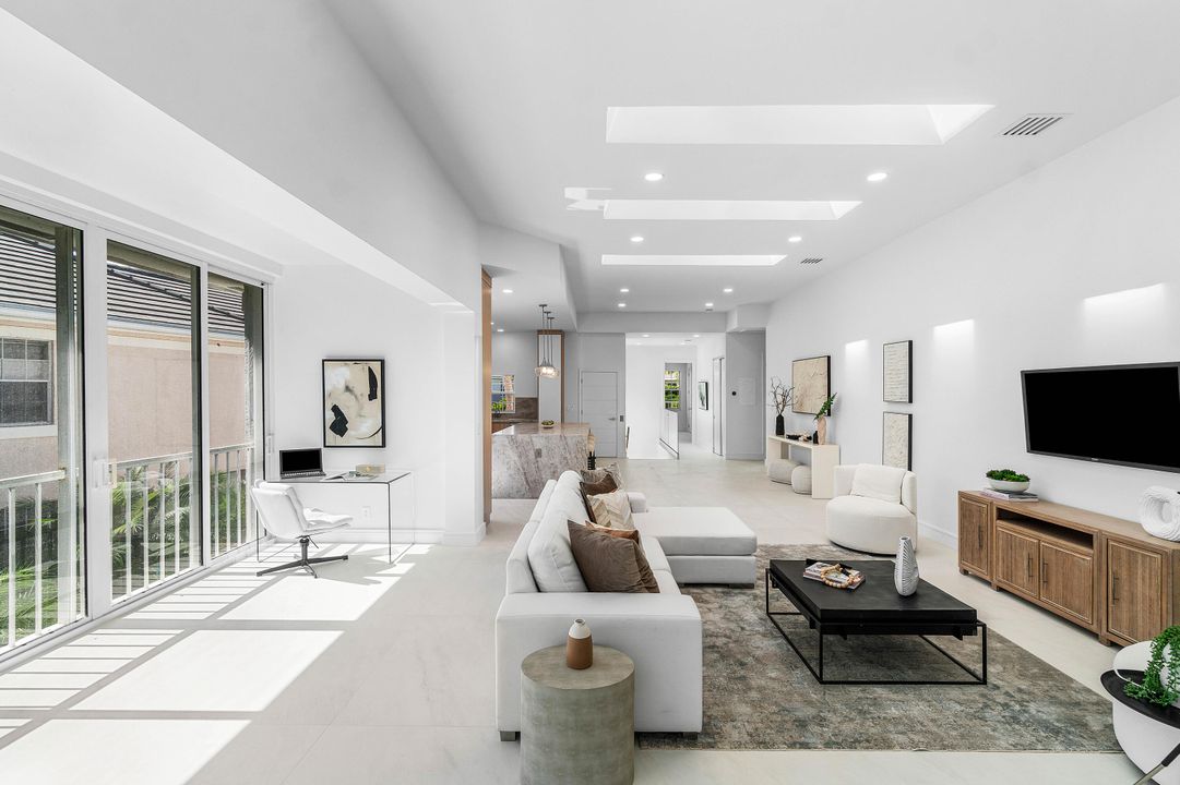 合同活跃: $899,000 (3 贝兹, 3 浴室, 2343 平方英尺)