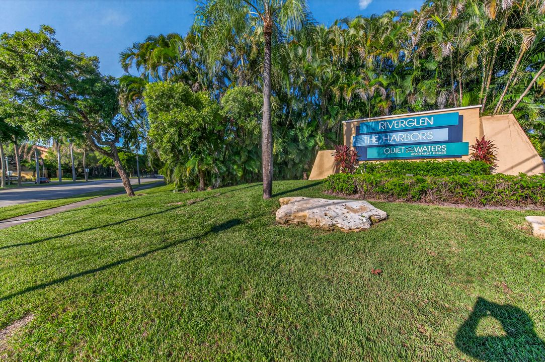 Active With Contract: $398,000 (2 beds, 2 baths, 1442 Square Feet)