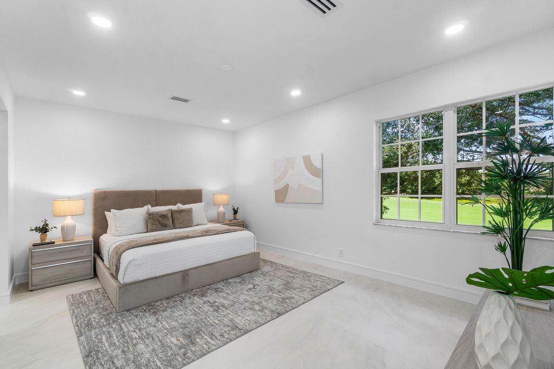 合同活跃: $899,000 (3 贝兹, 3 浴室, 2343 平方英尺)