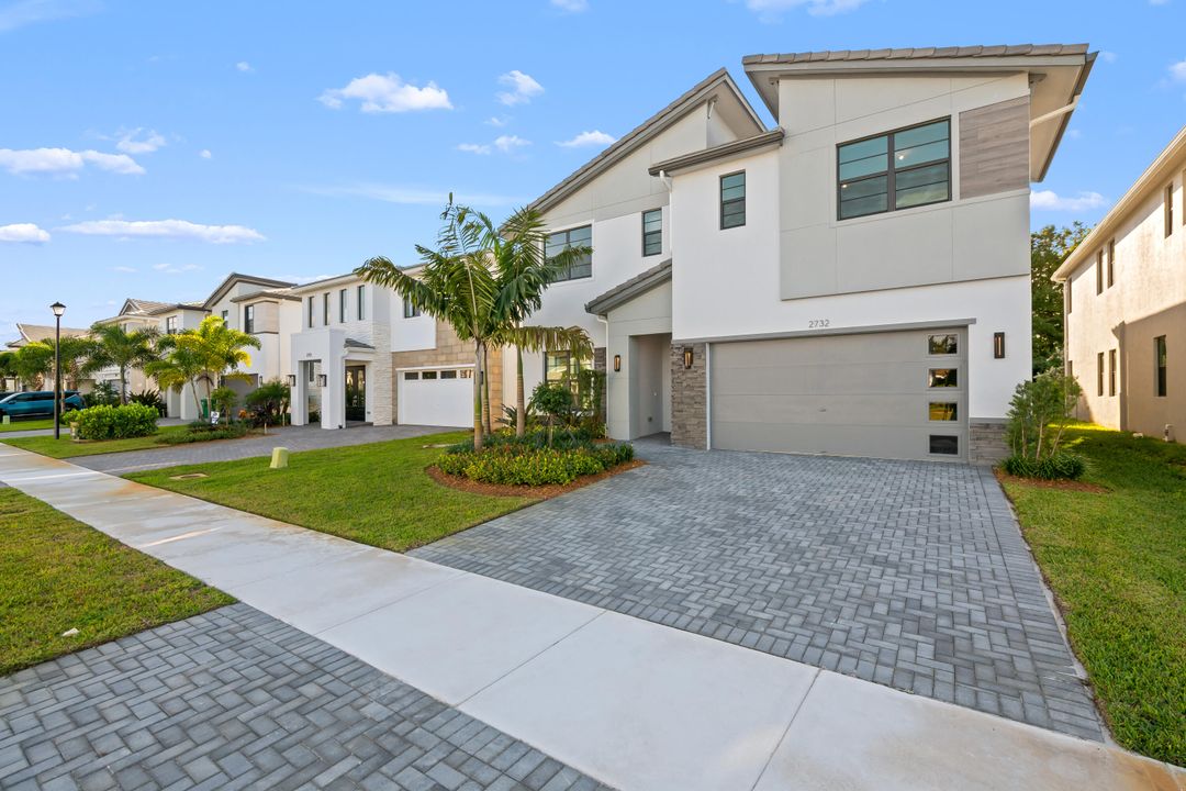 Active With Contract: $1,399,000 (4 beds, 3 baths, 3915 Square Feet)
