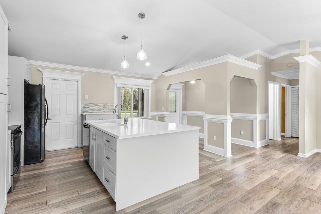 For Sale: $574,999 (3 beds, 2 baths, 1300 Square Feet)