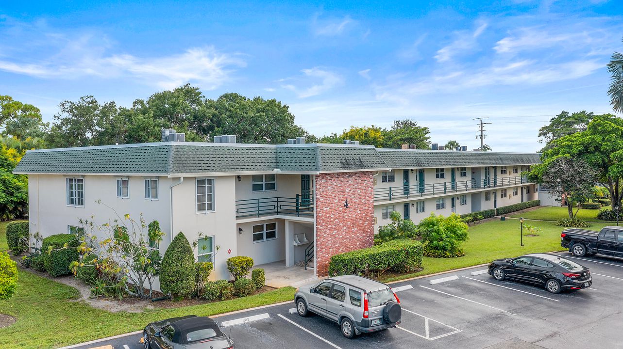 Active With Contract: $1,700 (2 beds, 2 baths, 1032 Square Feet)