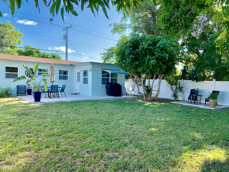 合同活跃: $2,850 (3 贝兹, 1 浴室, 936 平方英尺)