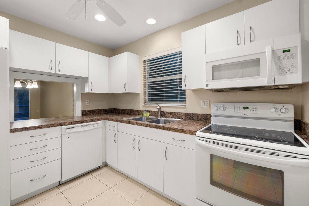 Active With Contract: $1,700 (2 beds, 2 baths, 1032 Square Feet)