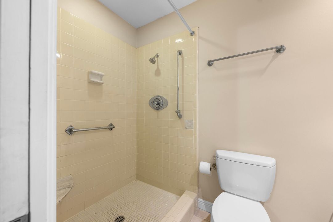Active With Contract: $1,700 (2 beds, 2 baths, 1032 Square Feet)