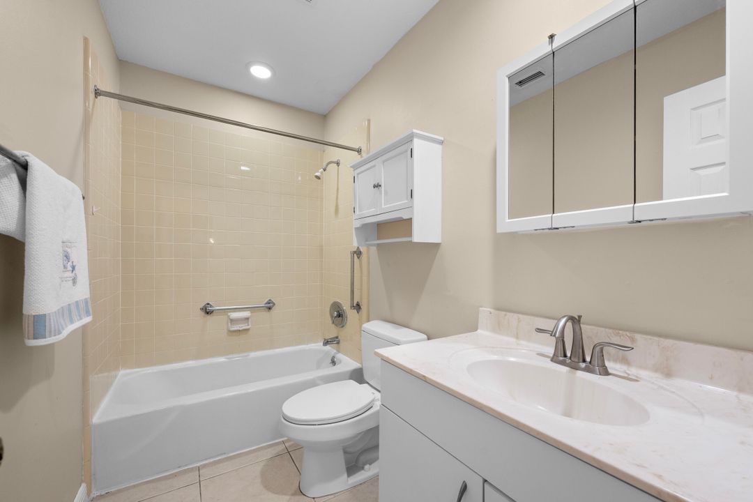 Active With Contract: $1,700 (2 beds, 2 baths, 1032 Square Feet)