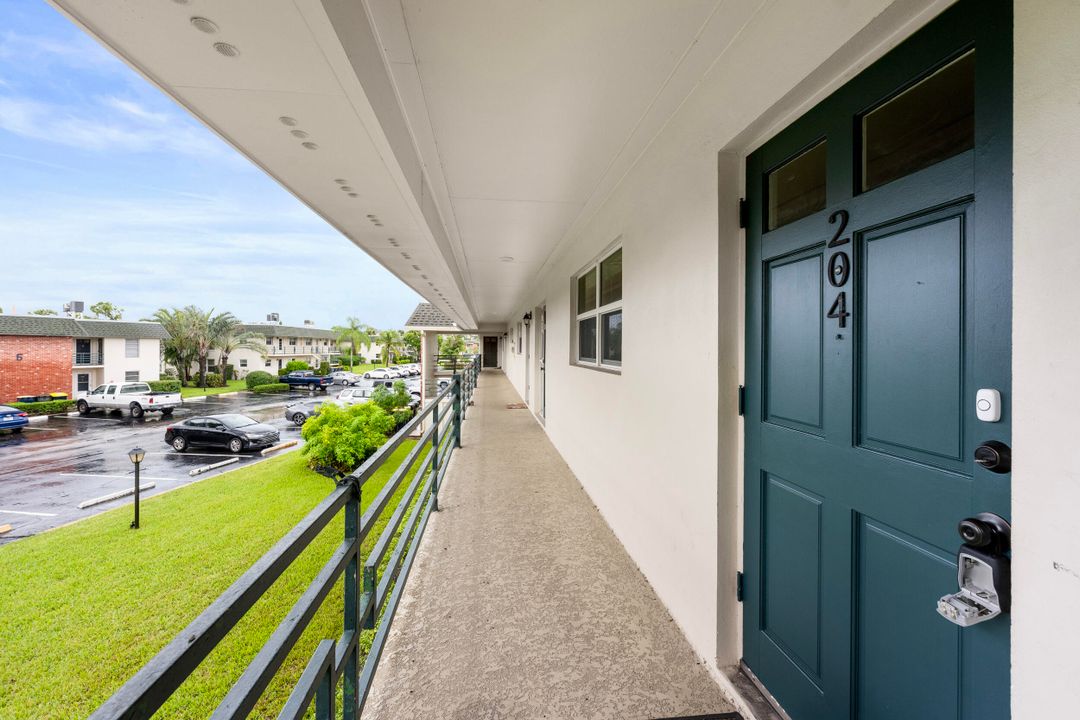 Active With Contract: $1,700 (2 beds, 2 baths, 1032 Square Feet)