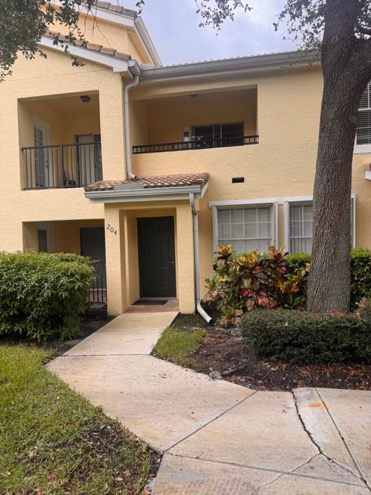 Recently Rented: $1,600 (1 beds, 1 baths, 875 Square Feet)