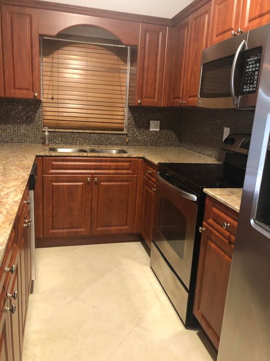 For Rent: $1,875 (2 beds, 2 baths, 978 Square Feet)