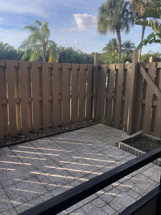 For Rent: $1,875 (2 beds, 2 baths, 978 Square Feet)