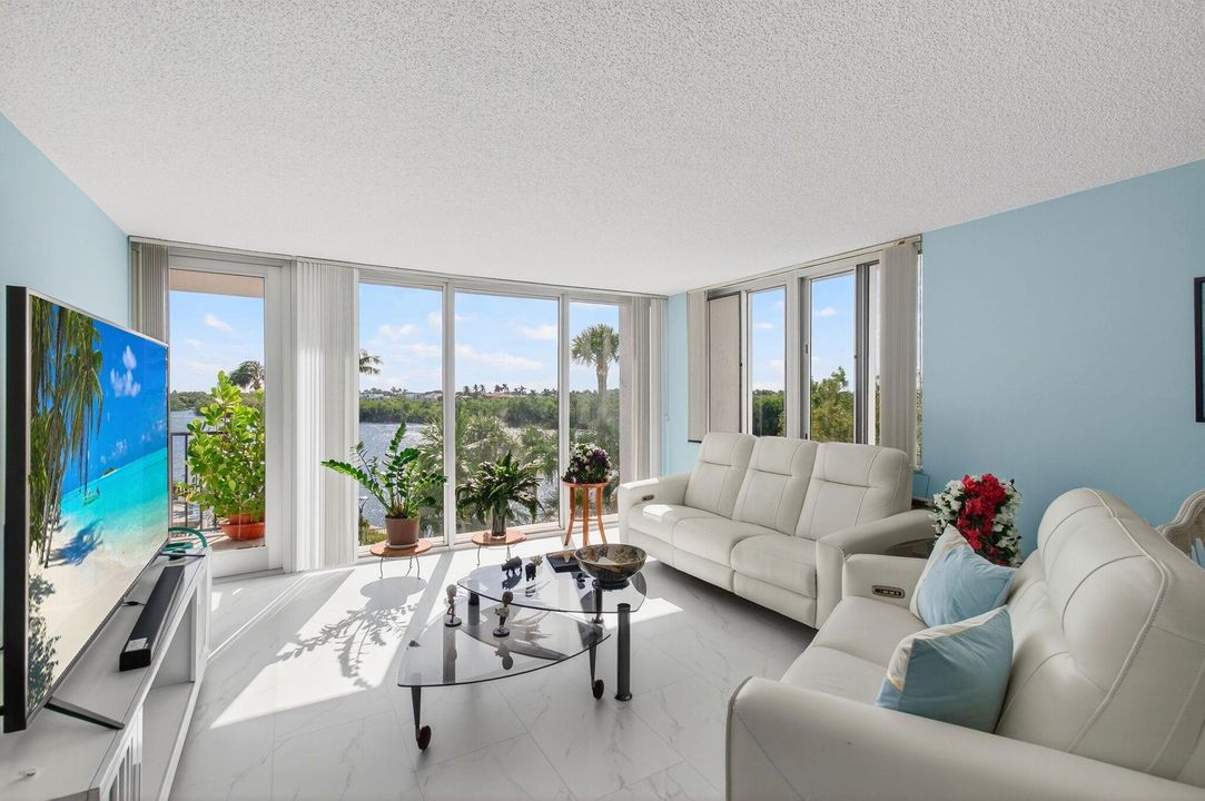 待售: $699,900 (2 贝兹, 2 浴室, 1372 平方英尺)