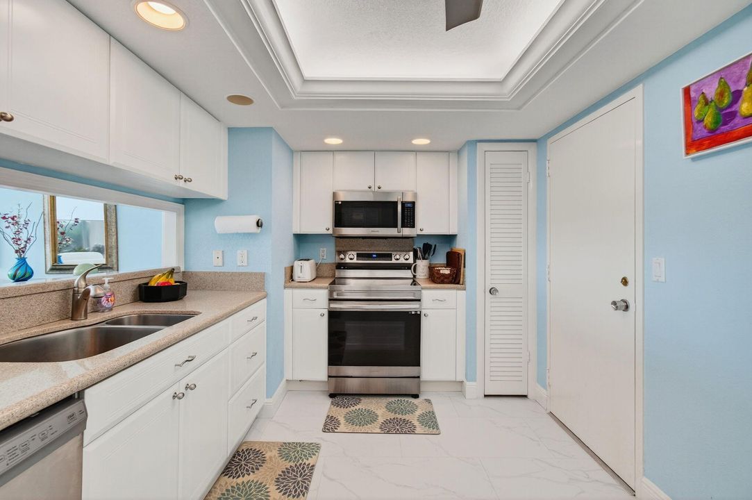 待售: $699,900 (2 贝兹, 2 浴室, 1372 平方英尺)