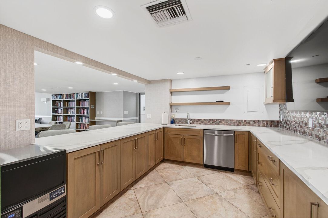 待售: $699,900 (2 贝兹, 2 浴室, 1372 平方英尺)