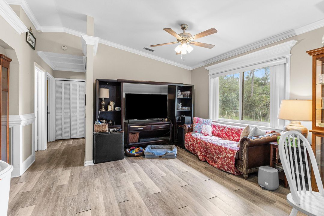 For Sale: $574,999 (3 beds, 2 baths, 1300 Square Feet)