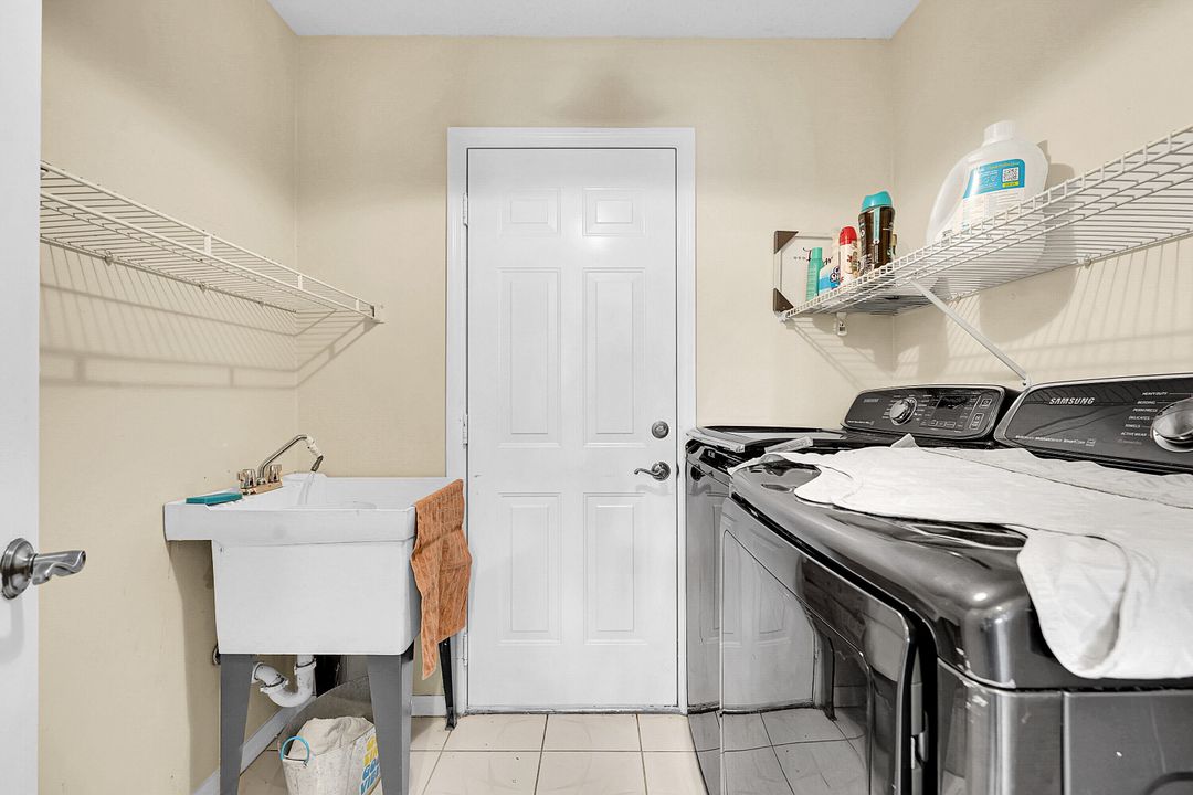 Active With Contract: $299,000 (3 beds, 2 baths, 1658 Square Feet)