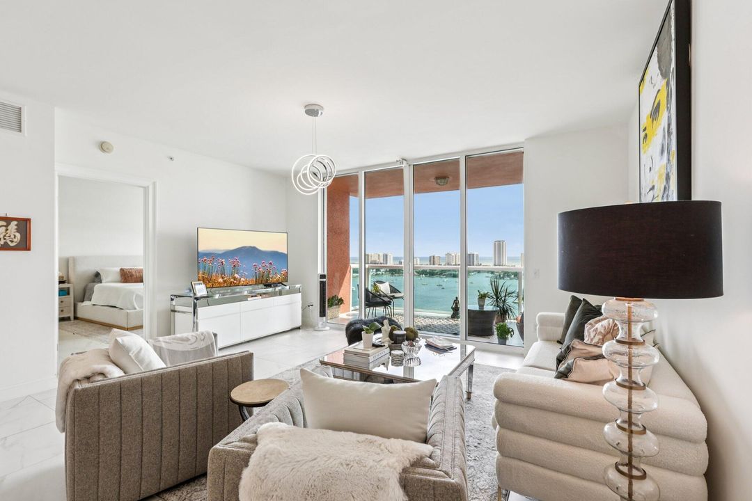 Active With Contract: $685,000 (2 beds, 3 baths, 1852 Square Feet)