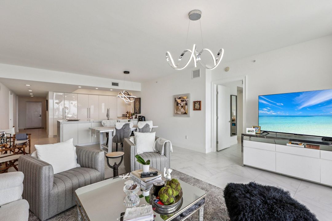 Active With Contract: $685,000 (2 beds, 3 baths, 1852 Square Feet)