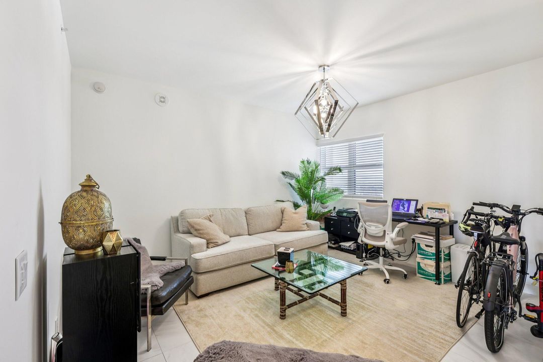 Active With Contract: $685,000 (2 beds, 3 baths, 1852 Square Feet)