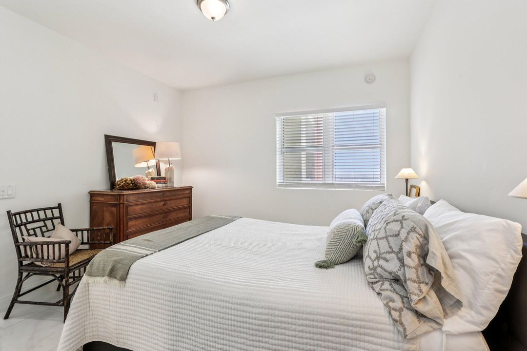 Active With Contract: $685,000 (2 beds, 3 baths, 1852 Square Feet)