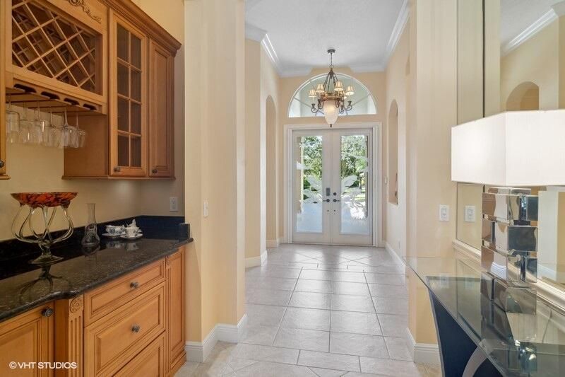 出租: $5,000 (3 贝兹, 3 浴室, 2708 平方英尺)