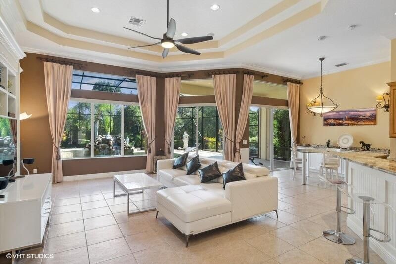 出租: $5,000 (3 贝兹, 3 浴室, 2708 平方英尺)