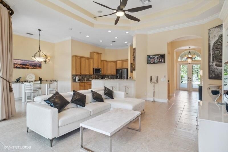 出租: $5,000 (3 贝兹, 3 浴室, 2708 平方英尺)