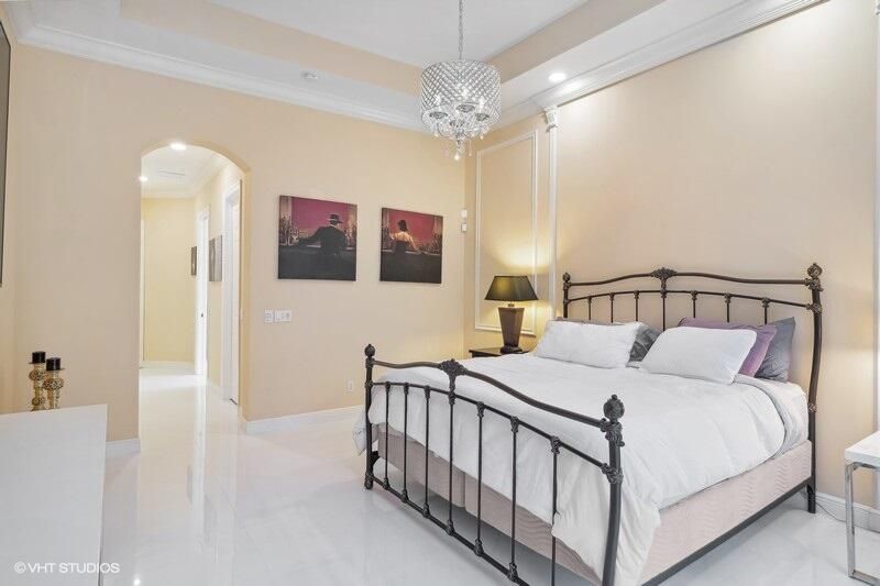 出租: $5,000 (3 贝兹, 3 浴室, 2708 平方英尺)