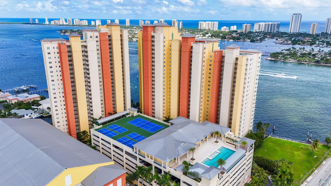 Active With Contract: $685,000 (2 beds, 3 baths, 1852 Square Feet)