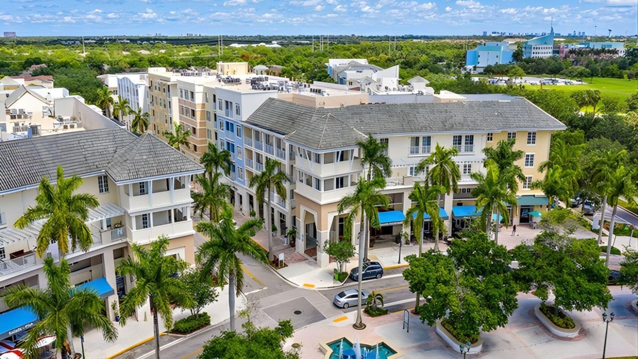 Active With Contract: $350,000 (2 beds, 2 baths, 1131 Square Feet)