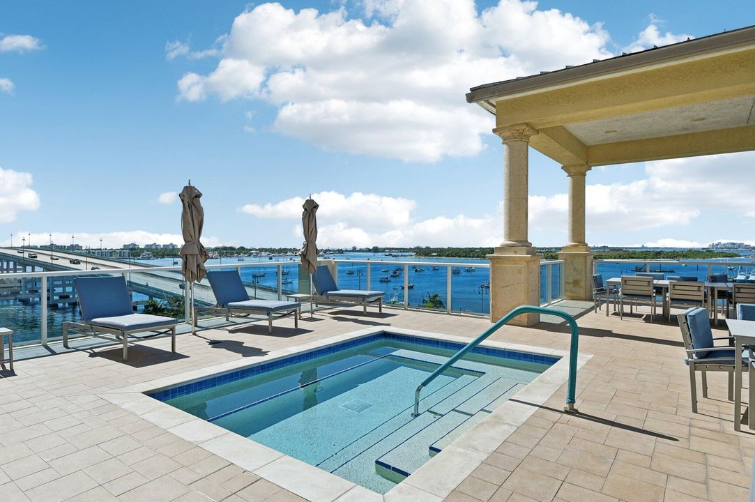 Active With Contract: $685,000 (2 beds, 3 baths, 1852 Square Feet)