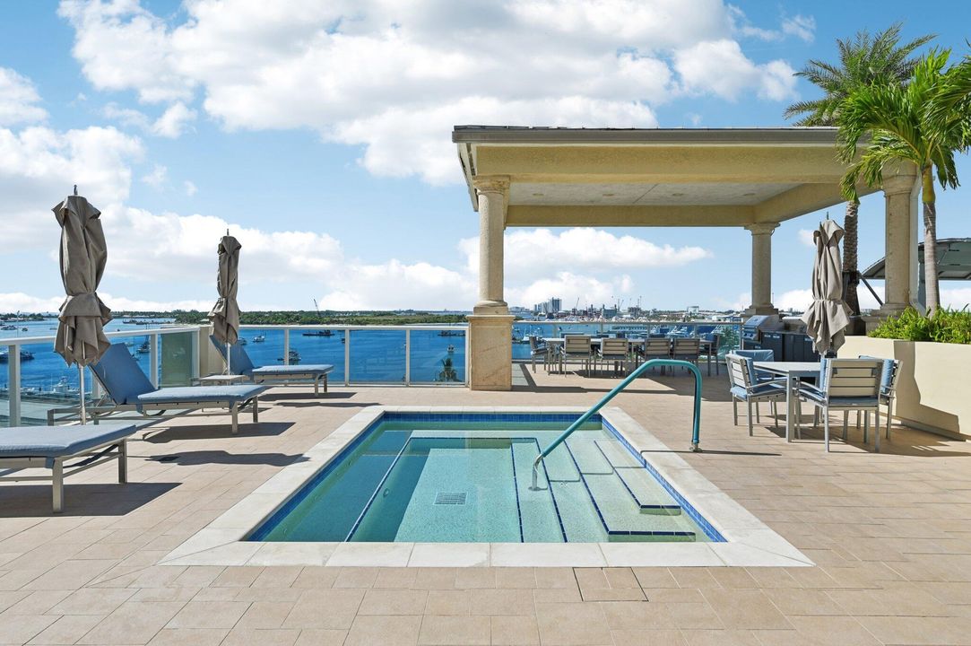 Active With Contract: $685,000 (2 beds, 3 baths, 1852 Square Feet)