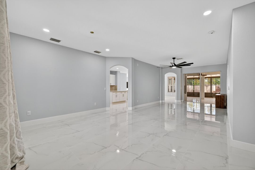 Под контрактом: $570,000 (5 спален, 3 ванн, 2889 Квадратных фут)