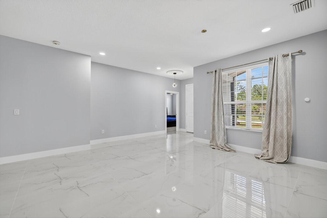 Под контрактом: $570,000 (5 спален, 3 ванн, 2889 Квадратных фут)