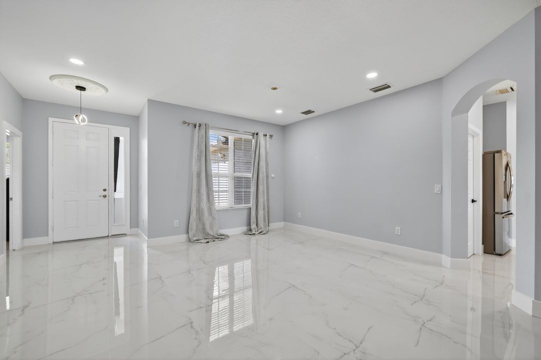 Под контрактом: $570,000 (5 спален, 3 ванн, 2889 Квадратных фут)