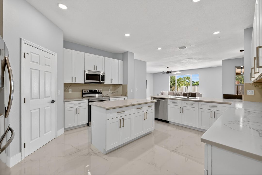 Под контрактом: $570,000 (5 спален, 3 ванн, 2889 Квадратных фут)