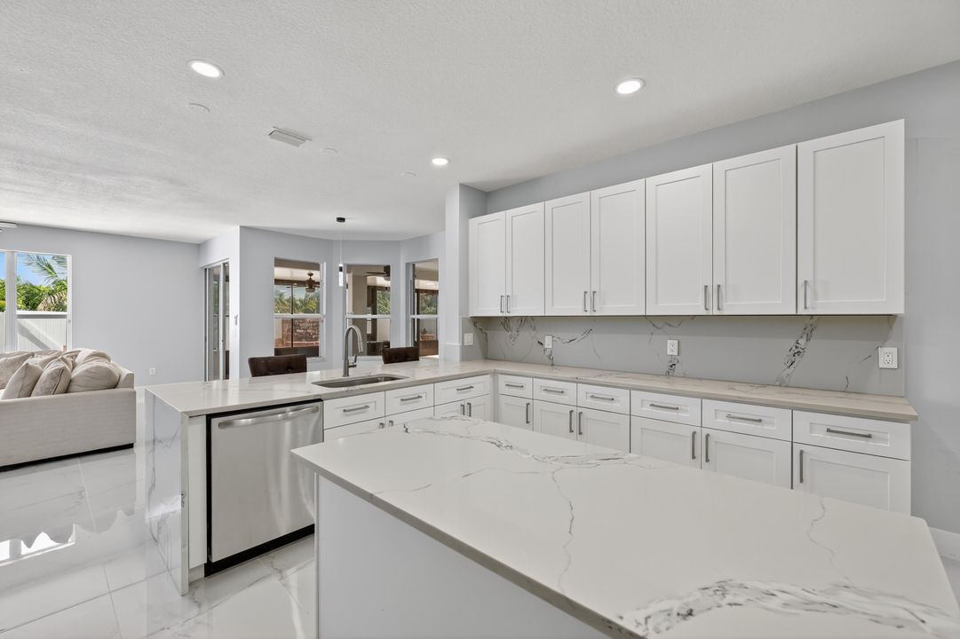 Под контрактом: $570,000 (5 спален, 3 ванн, 2889 Квадратных фут)