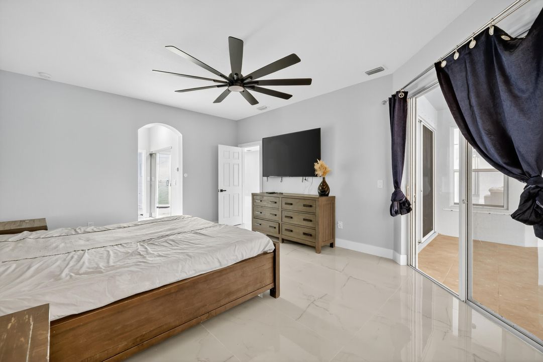 Под контрактом: $570,000 (5 спален, 3 ванн, 2889 Квадратных фут)