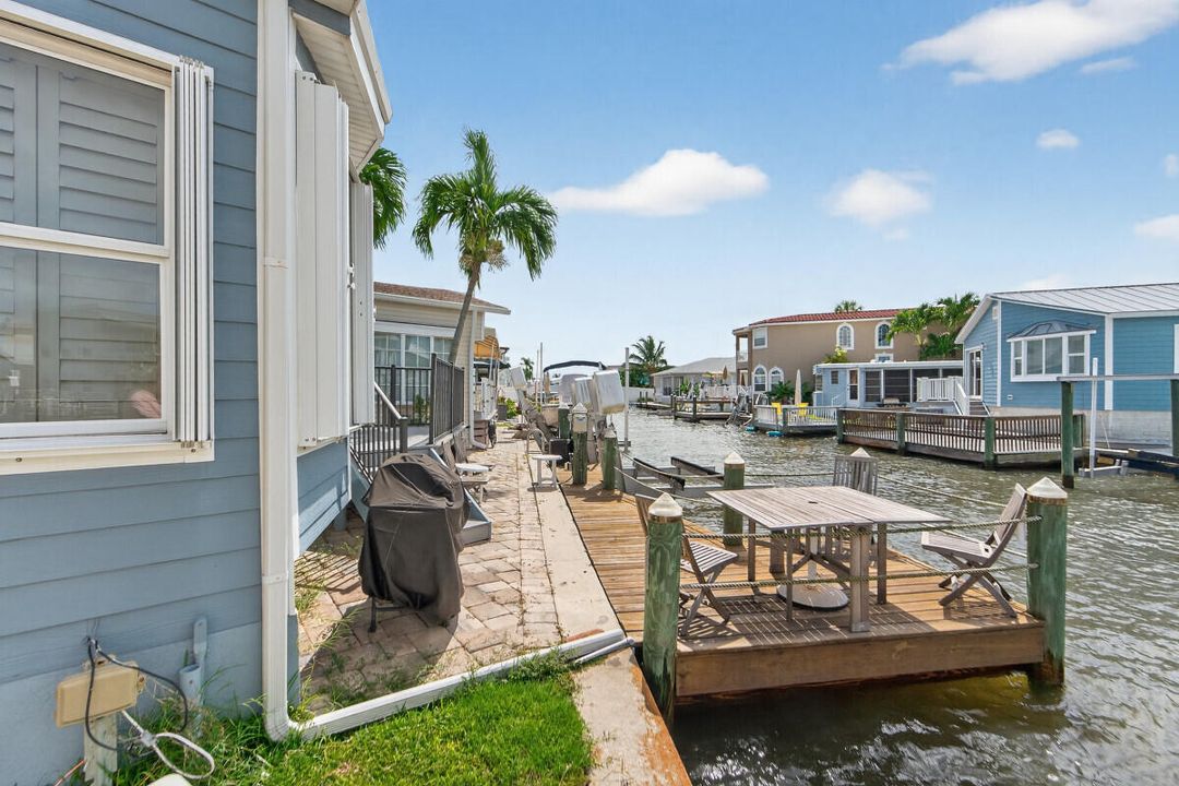 For Sale: $369,990 (1 beds, 2 baths, 671 Square Feet)