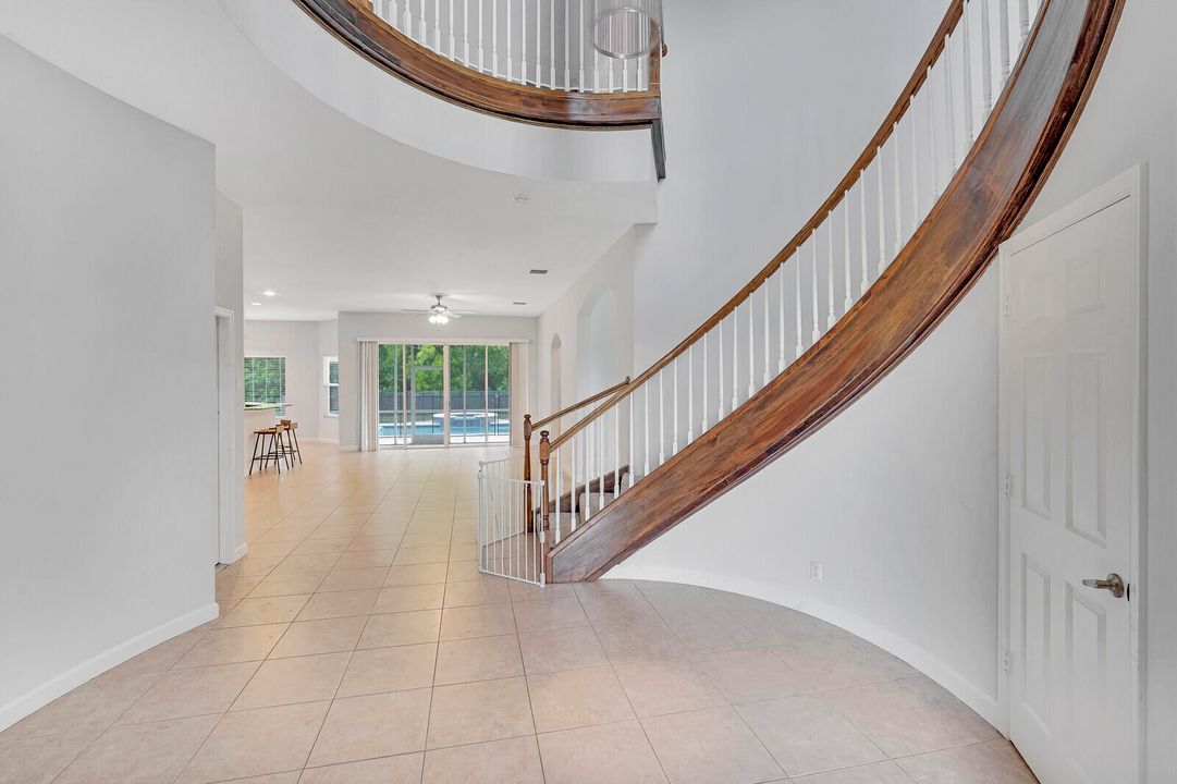 En Venta: $1,175,000 (5 camas, 4 baños, 3694 Pies cuadrados)