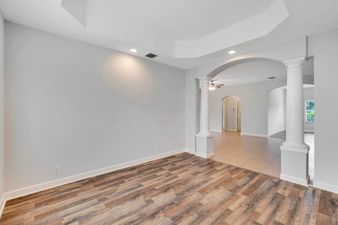 En Venta: $1,175,000 (5 camas, 4 baños, 3694 Pies cuadrados)