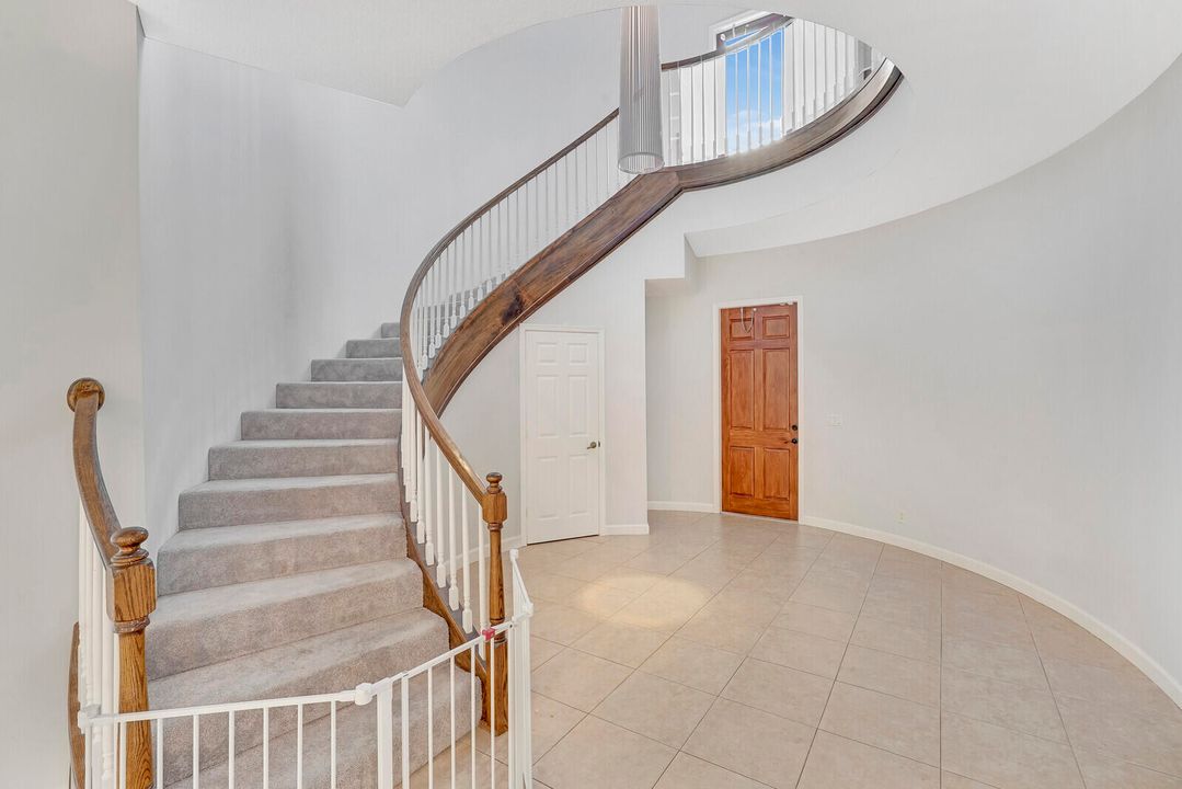 En Venta: $1,175,000 (5 camas, 4 baños, 3694 Pies cuadrados)