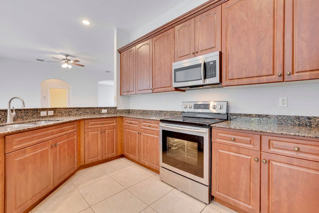 En Venta: $1,175,000 (5 camas, 4 baños, 3694 Pies cuadrados)