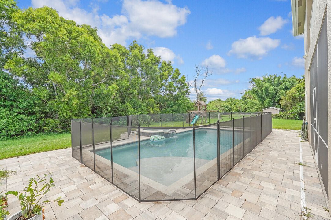 En Venta: $1,175,000 (5 camas, 4 baños, 3694 Pies cuadrados)