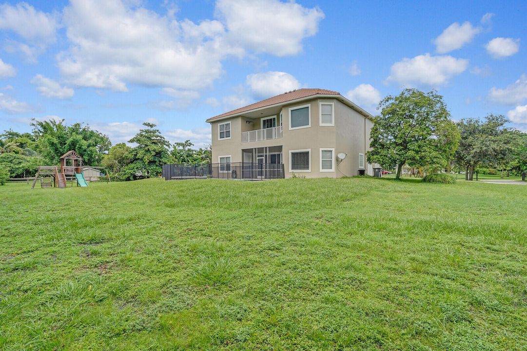 En Venta: $1,175,000 (5 camas, 4 baños, 3694 Pies cuadrados)