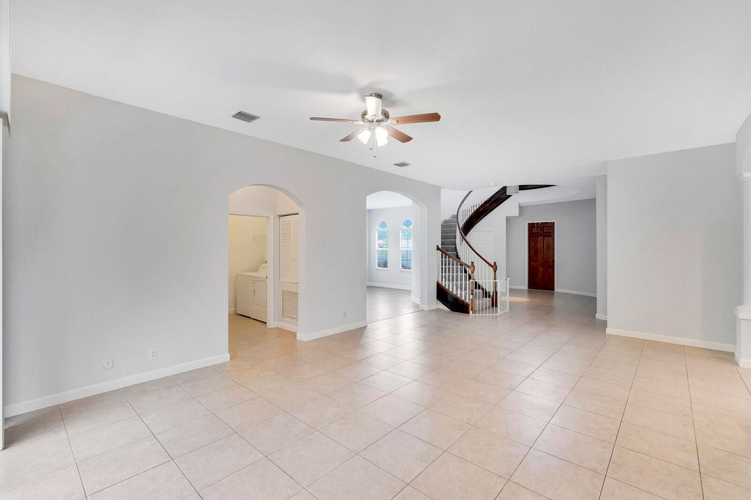 En Venta: $1,175,000 (5 camas, 4 baños, 3694 Pies cuadrados)