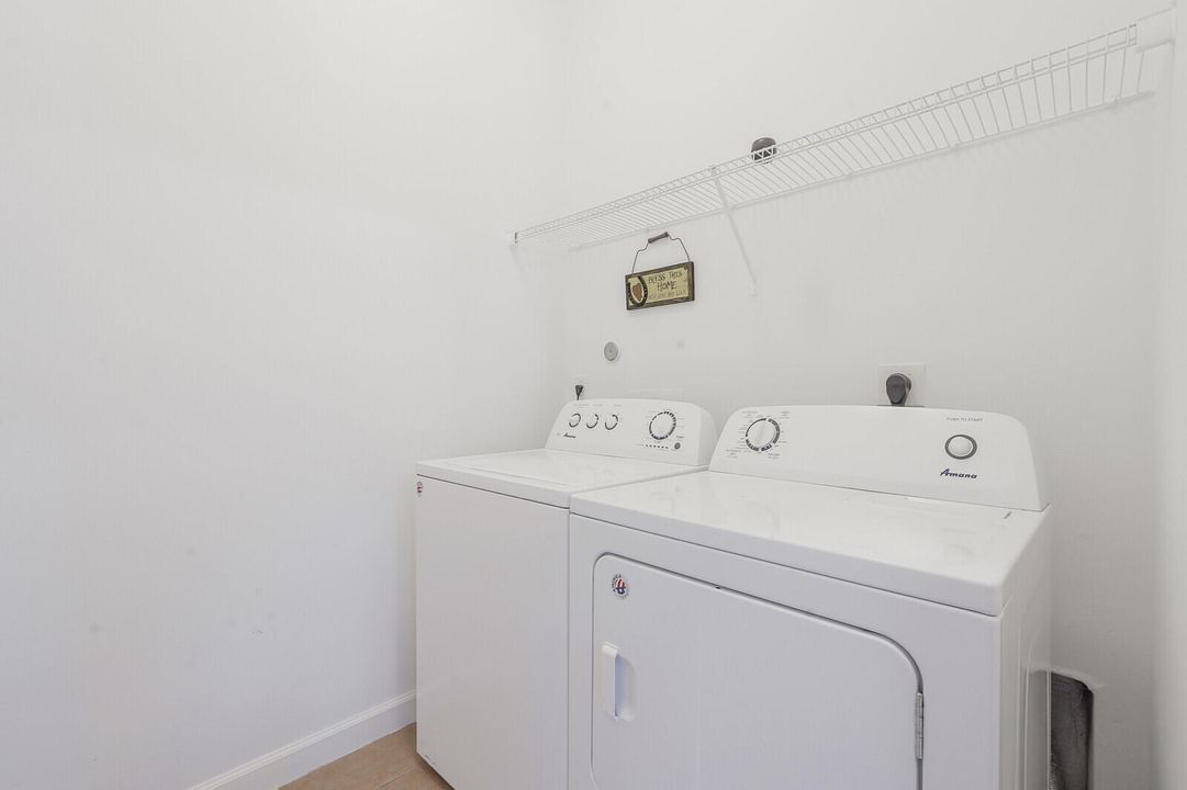 En Venta: $1,175,000 (5 camas, 4 baños, 3694 Pies cuadrados)