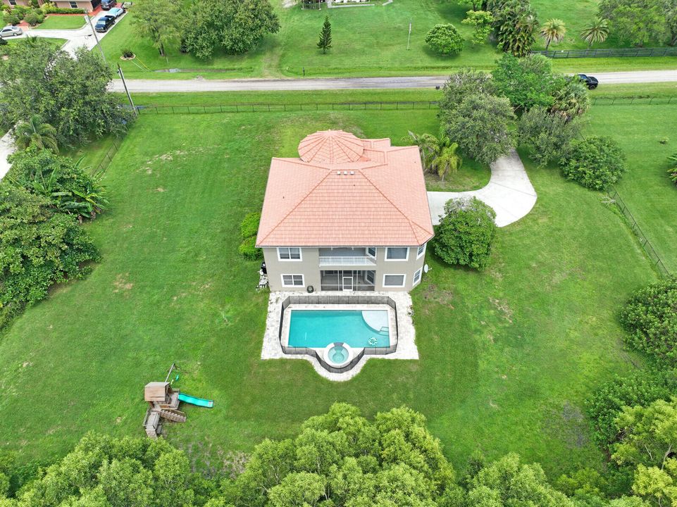 En Venta: $1,175,000 (5 camas, 4 baños, 3694 Pies cuadrados)